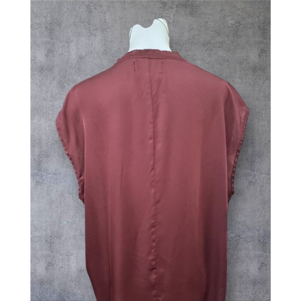 Dear John Women Top Sz L NWT Satin Burgundy Frayed Trim V-Neck Hem Cap Sleeve - Picture 3 of 7